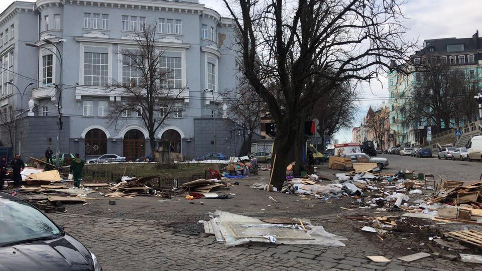 На Андреевском спуске в Киеве снесли ряд МАФов
