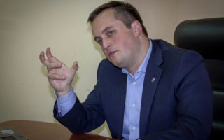 Комнатка в общежитии и машина почти за миллион: украинцам рассказали о доходах Холодницкого
