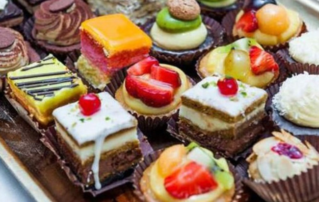 Почему людям хочется сладкого: медики объяснили