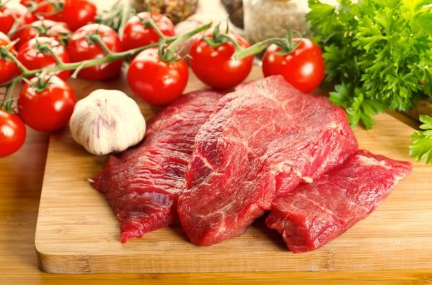 Почему женщинам не стоит употреблять красное мясо: онкологи объяснили