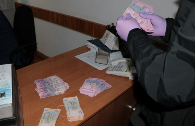 На крупной взятке погорел подполковник полиции, опубликовано видео