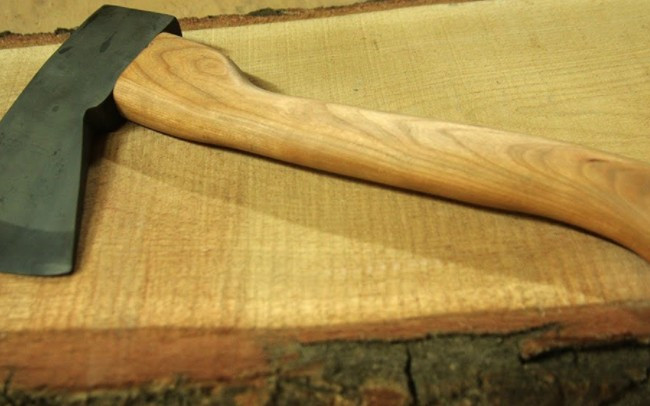 Попытка ограбления с топором: в Харькове будут судить девушку