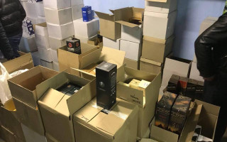 Десять тысяч литров водки: в Киеве продавали поддельный «элитный» алкоголь
