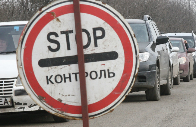 Боевик устроил стрельбу на блокпосту, ранена женщина