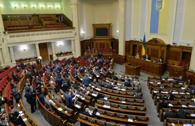 Украинцам показали, чем на самом деле занимаются народные депутаты на рабочих местах