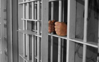 В центре Киева среди бела дня злоумышленник избил и ограбил мужчину