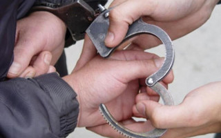 Издевались над бабушкой и снимали это на телефон: банду молодчиков задержали в Киеве