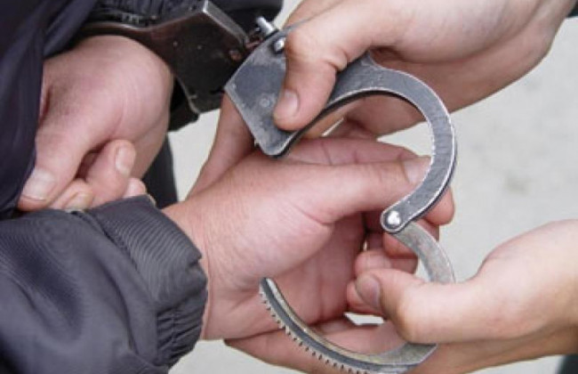 Издевались над бабушкой и снимали это на телефон: банду молодчиков задержали в Киеве