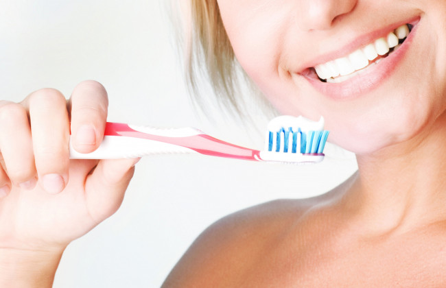Почему не нужно чистить зубы сразу после употребления пищи