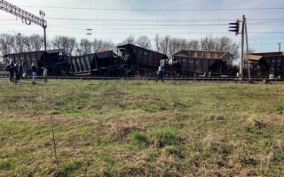 Под Львовом сошли с рельсов до 10 грузовых вагонов