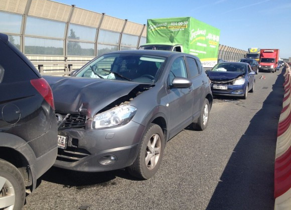 Зіткнення в одному напрямку руху, або попутне зіткнення. Чи завжди винний останній?