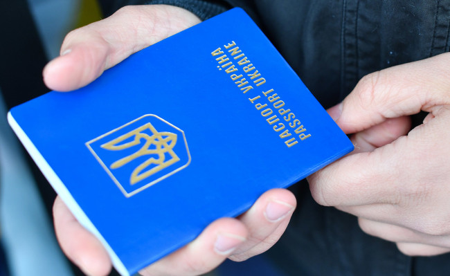 Тысячи украинцев получили гражданство ЕС