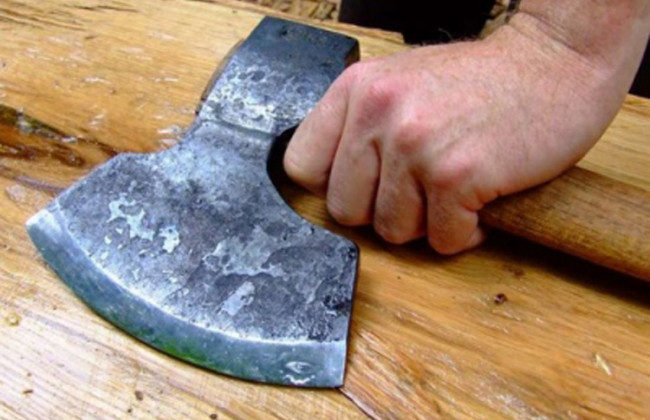 Зарубил топором: киевлян поразило жуткое убийство матери