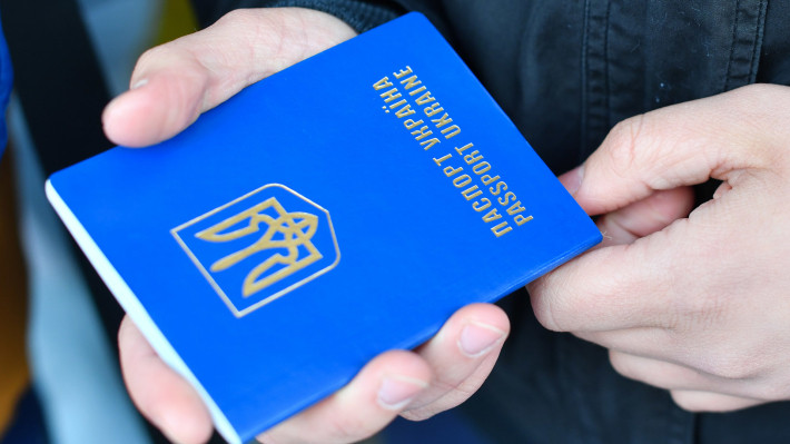 Тысячи украинцев получили гражданство ЕС