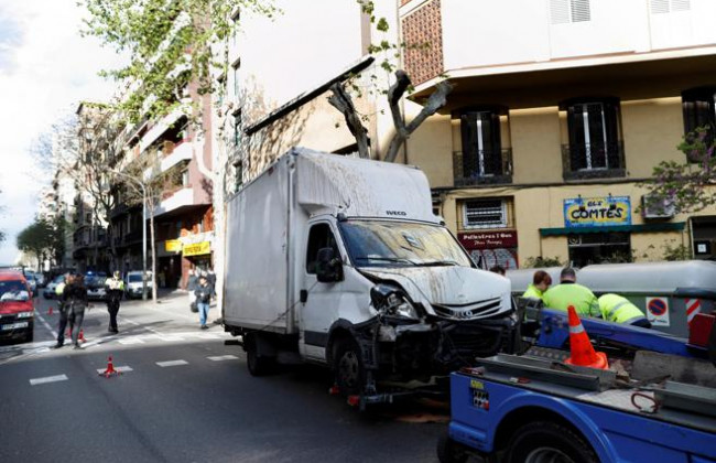 В Барселоне грузовик въехал в толпу людей