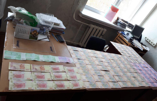 «Цена» пожизненной инвалидности: задержаны сотрудник Департамента здравоохранения КГГА и врач-ортопед