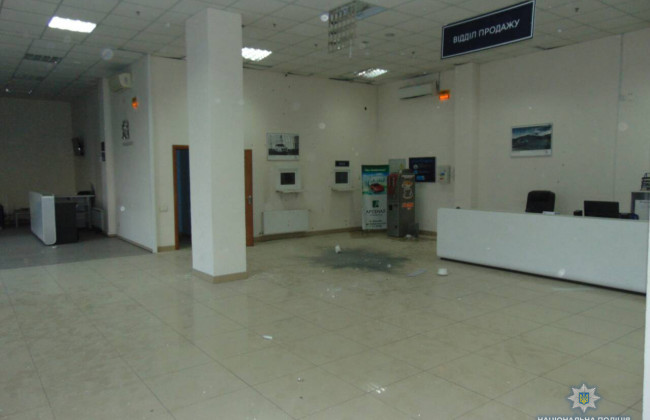 Неизвестные подорвали автосалон в Николаеве: есть подробности