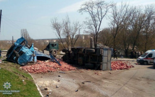 ДТП с участием фуры и маршрутки: в Луганской области дорогу усеяли кости