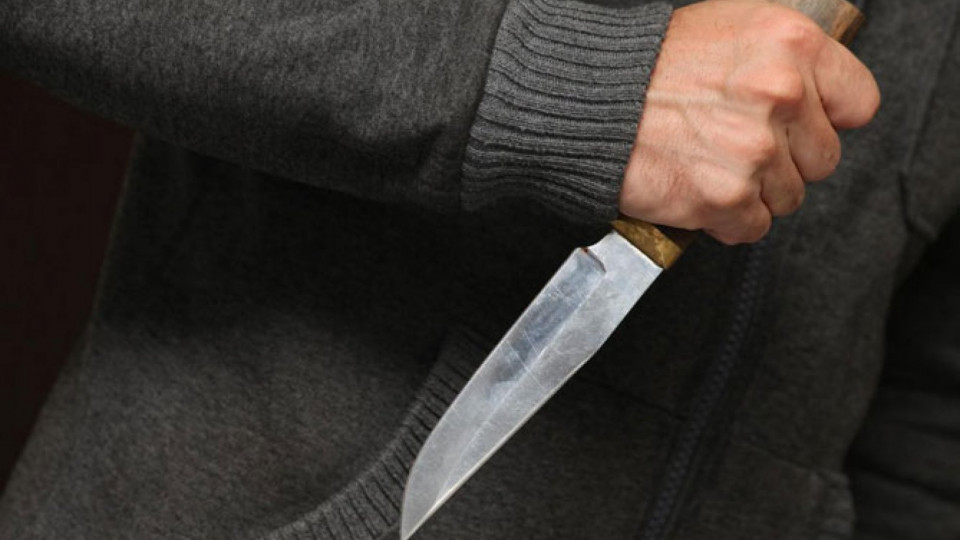 Нож в спину: на трех полицейских в Черкассах напал местный житель