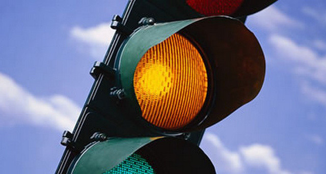 Можно и красный отменить: соцсети обсуждают возможную отмену желтого сигнала светофора