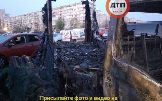 На Оболони в Киеве горели четыре автомобиля