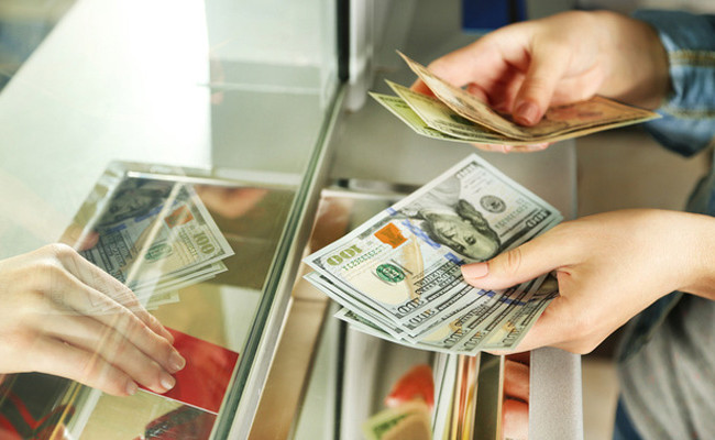 Киевлянам назвали незаконные пункты обмена валют, список