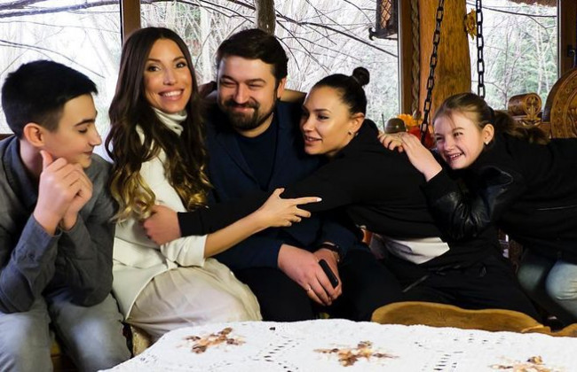 «Десерт и шашлык»: украинцам показали забавы невестки Ющенко