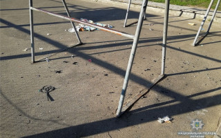 В Киеве на спортивной площадке взорвался неизвестный предмет