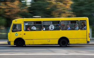 Ехал на красный: киевляне проучили наглого водителя маршрутки