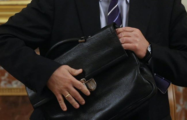 Кабмину советуют помириться с люстрированными чиновниками