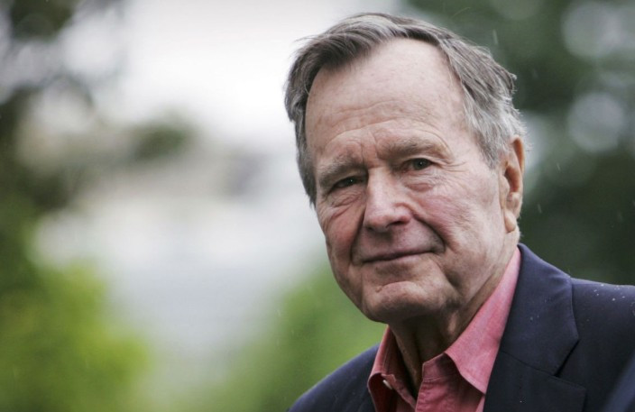 Джордж Буш-старший госпитализирован на следующий день после похорон жены