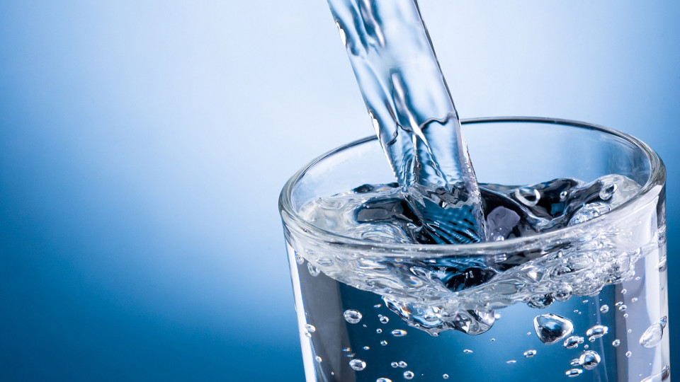 Что происходит с организмом, если выпивать восемь стаканов воды на протяжении дня