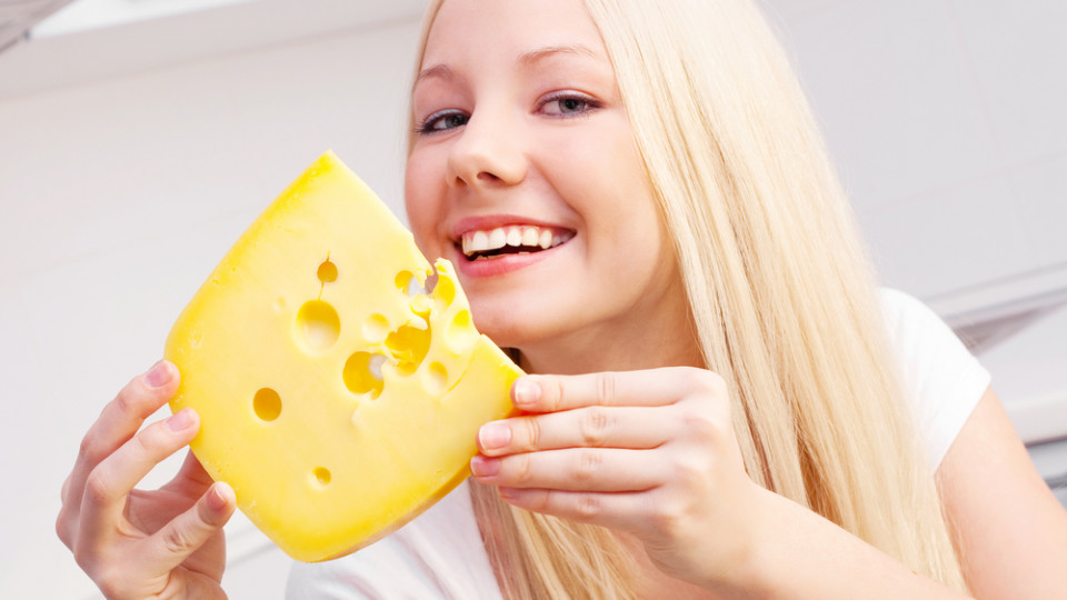 Ученые обнаружили неожиданные свойства сыра