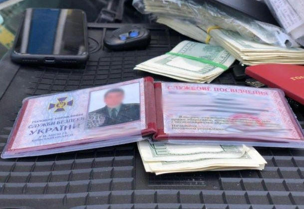 НАБУ задержало сотрудника Службы безопасности на крупной взятке