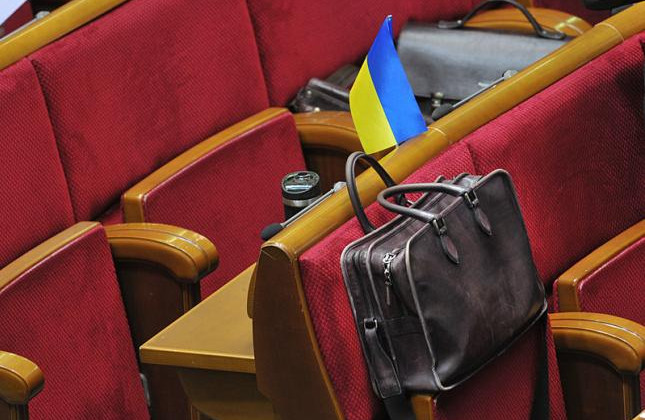 На десятерых восемь миллиардов: украинцам назвали самых богатых нардепов