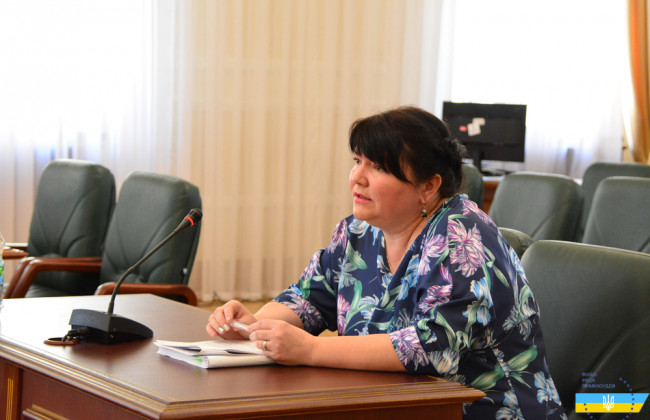 Подозреваемую во взяточничестве судью временно отстранили от должности