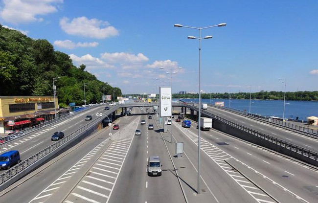 В Киеве ограничат движение на важнейших транспортных магистралях