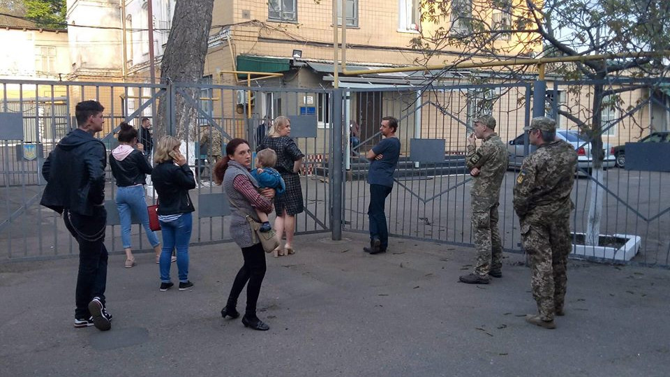 Это не армия — это Одесса: соцсети комментируют незаконное удержание людей в военкомате
