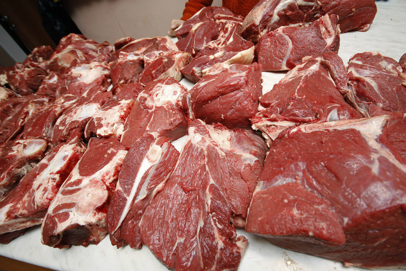 Зараженное мясо с гнильцой продавали украинцам в супермаркете