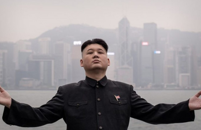 «Бегущие за Ыном»: лидера КНДР оберегают десятки телохранителей