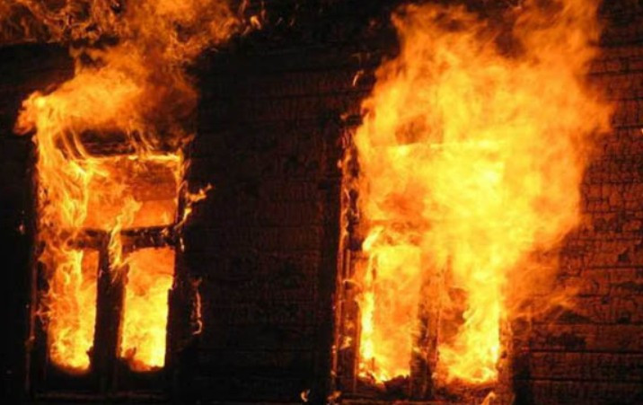 Пожар в лагере ромов: несколько домов сожгли специально