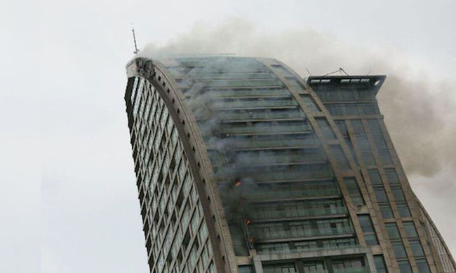 Крупный пожар на 130-метровом небоскребе Trump Tower: появилось видео