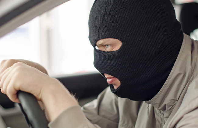 В Днепровском районе Киева посреди улицы похитили девушку