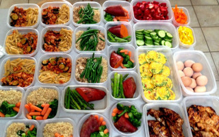 Эти продукты не следует хранить в пластиковых упаковках