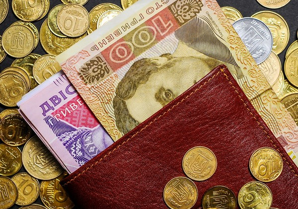 Украинцы по-новому будут платить за коммуналку: что нужно знать