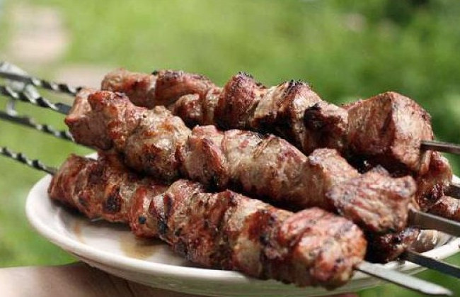 Киевлянам напомнили, где запрещено жарить шашлык