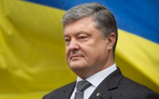 Почти миллион: стало известно, сколько заработал Порошенко в апреле