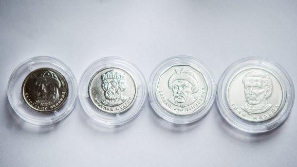 Украинцы разочарованы новыми монетами в 1 и 2 гривни