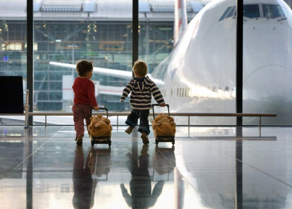 Вывоз детей за границу: украинцам напомнили о новых правилах