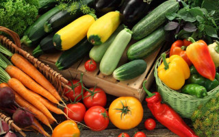 ТОП-10 продуктов, которые помогут спастись от жары